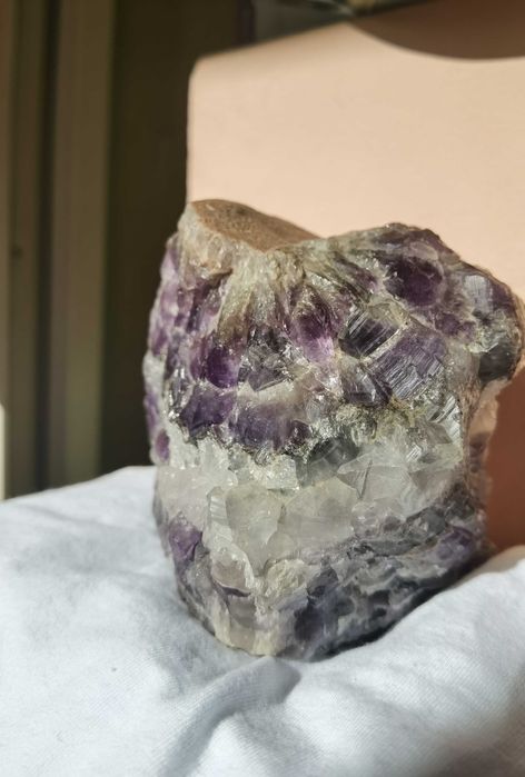 vand bucata de 860g  AMETIST ,TANZANIA  doar cash, predare personala