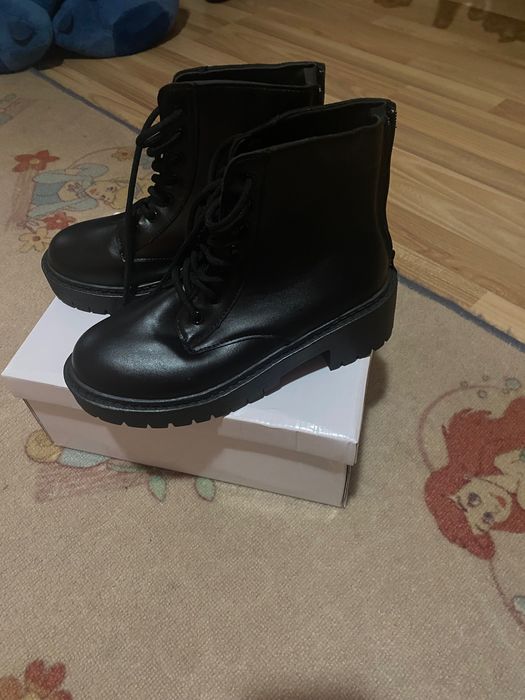 Дамски боти в черен цвят