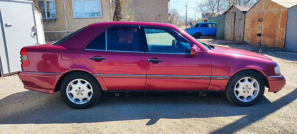 Продам Мерседес 202