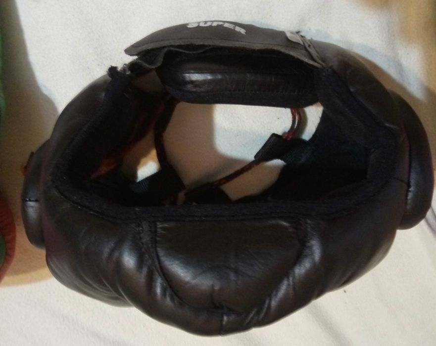 Echipament box - casca protectie si manusi