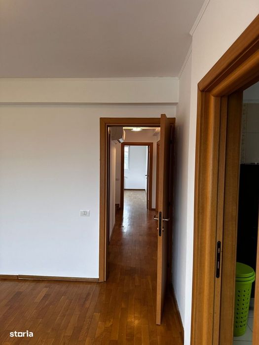 Vila P+1+M  Berceni - Aparatorii Patriei  6 camere