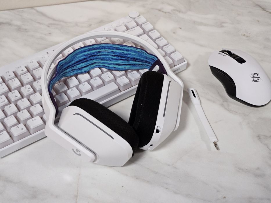 Снежно бял RGB безжичен комплект мишка + клавиатура + слушалки