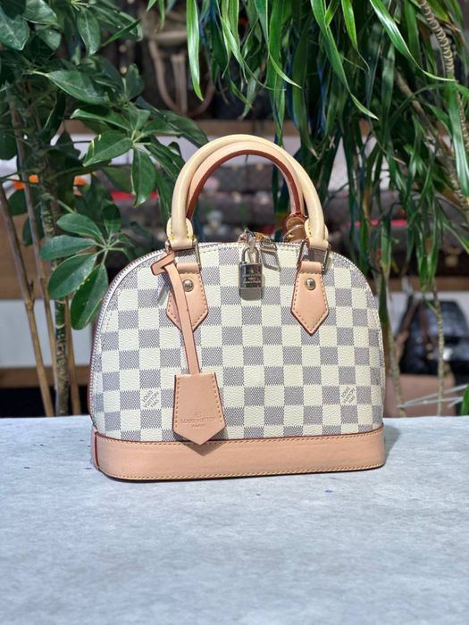 Geanta Louis Vuitton Noua !!! Dimensiuni 28/19 !!!