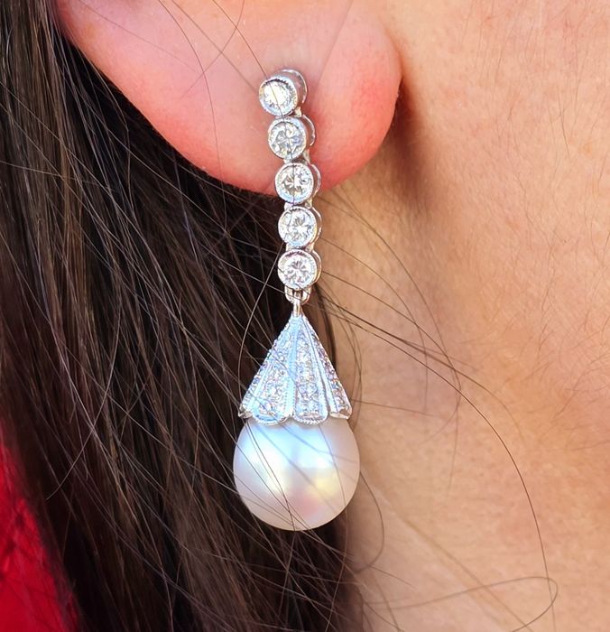 Cercei din aur alb de 18k cu diamante și perle naturale