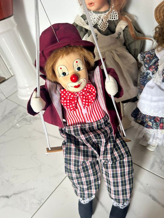 Vând păpuși vechi de portelan