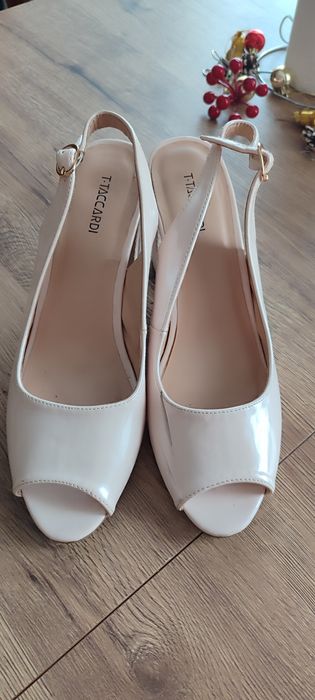 Продаются туфли женские