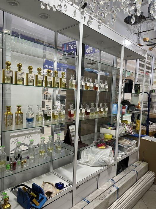 Продам витрину б/у стеклянная