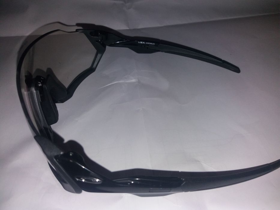 Чисто нови фотохромни очила Oakley