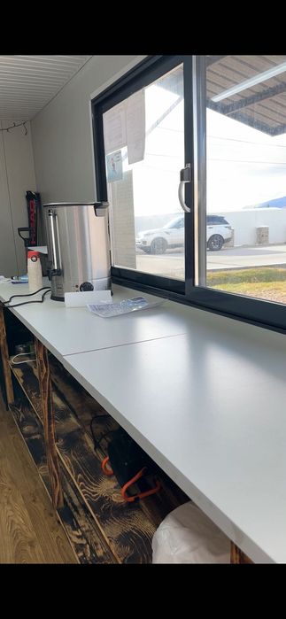 Container comercial complet utilat și mobilat