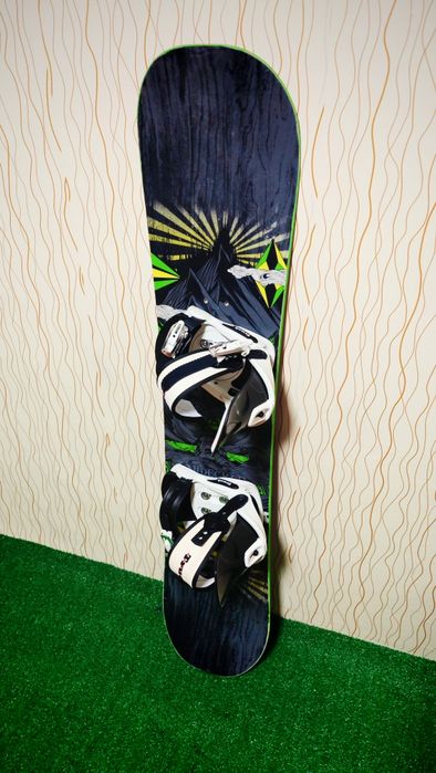 Set placa snowboard Nidecker 133 cm + legaturi Truck S
