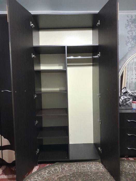 Продам большой шкаф