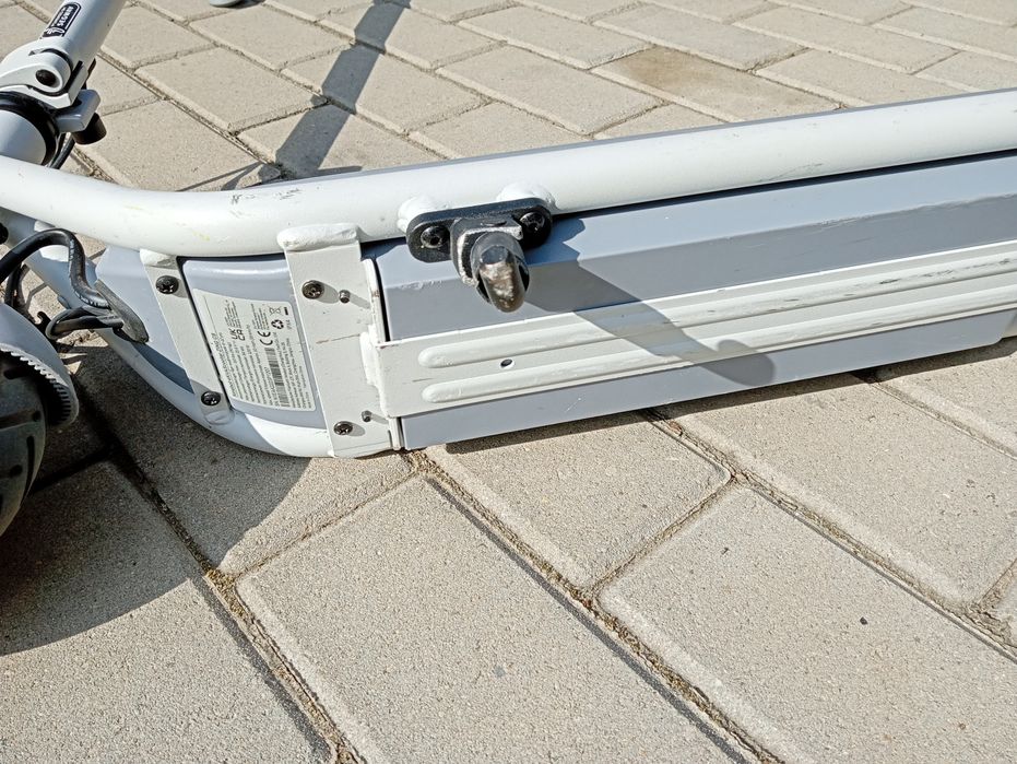 VAND trotinetă electrică perfect funcțională DAR FĂRĂ INCĂRCĂTOR