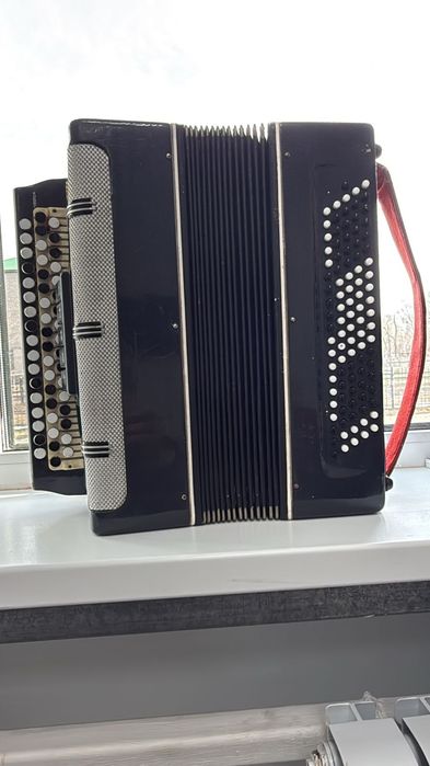 Продается баян с футляром