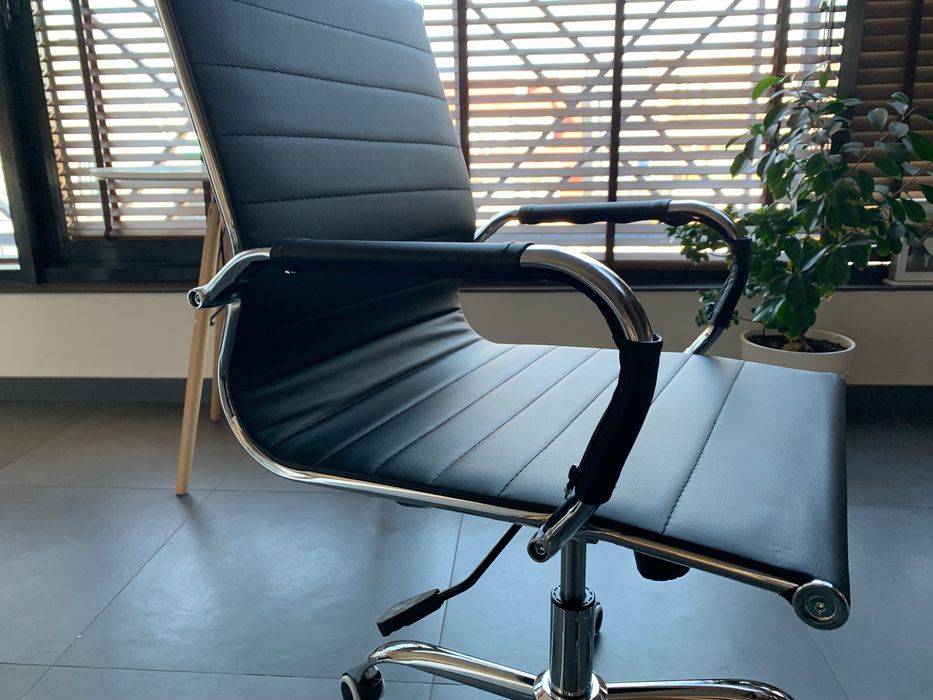 Офис Стол Tiffany - мостри - 24м гаранция