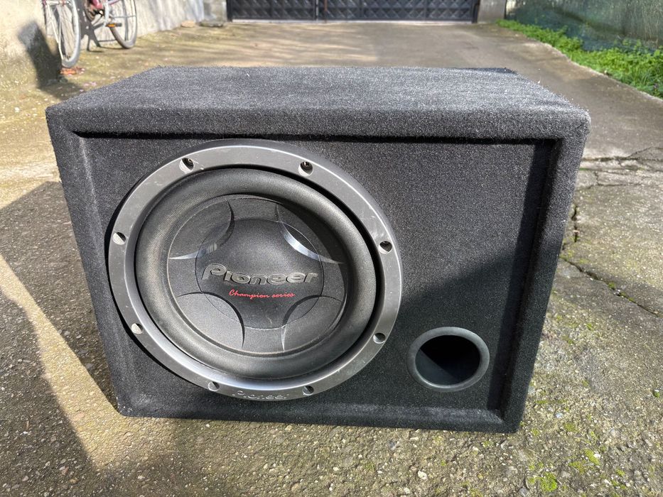 Бас Каса Pioneer Champion TS-W308D4 1200W с усилвател Pioneer 760W
