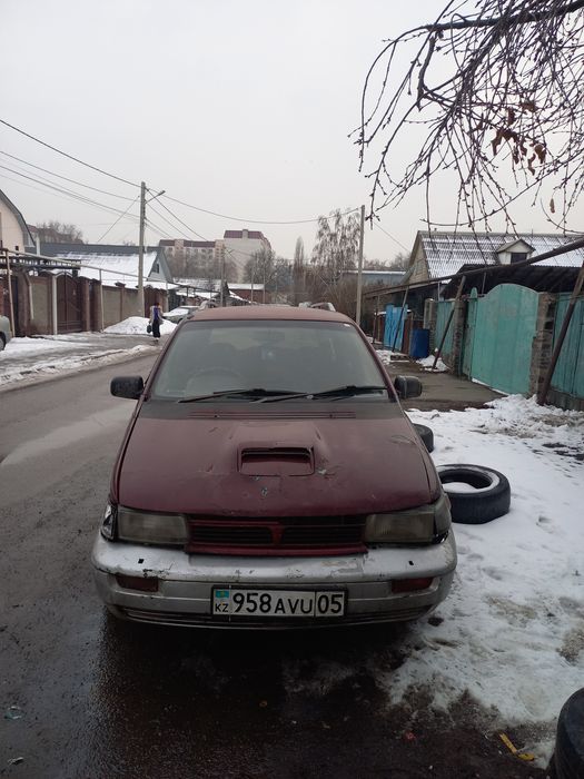 Машина Митсубиси Шариот Продам