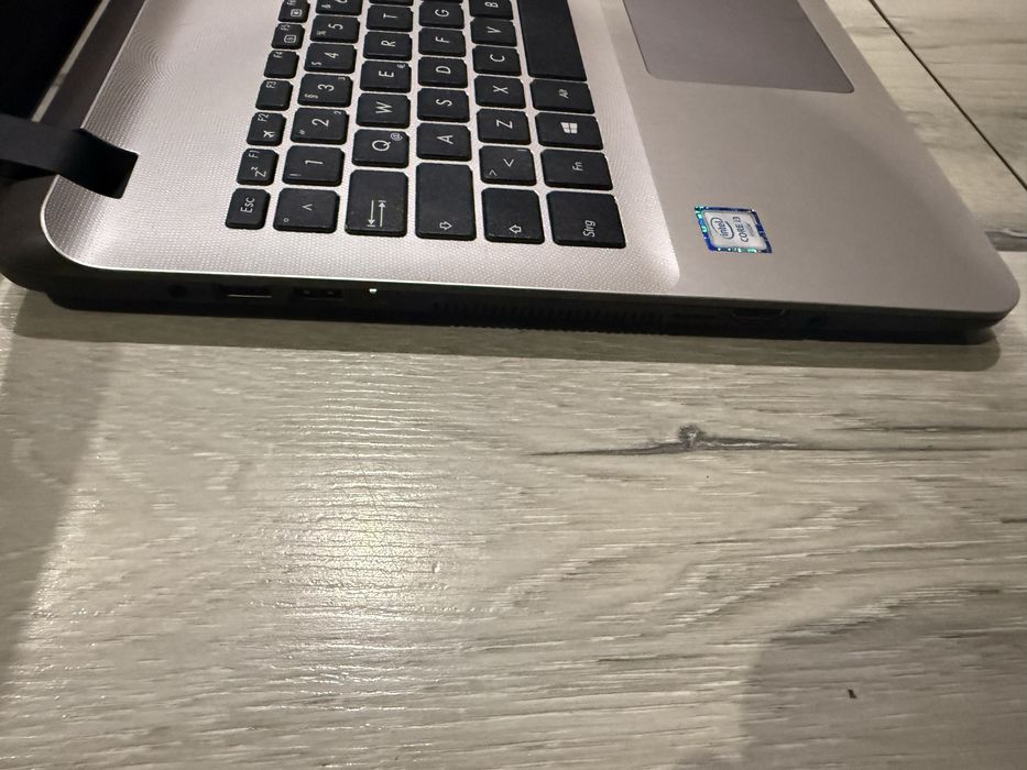Asus X507U-i3 6006u/8гб/128гб м.2+500гб
