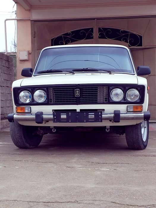 Mashina sotiladi.kelishidigan joyi bor .3500 $$$. Sunatiga oʻtib ber.