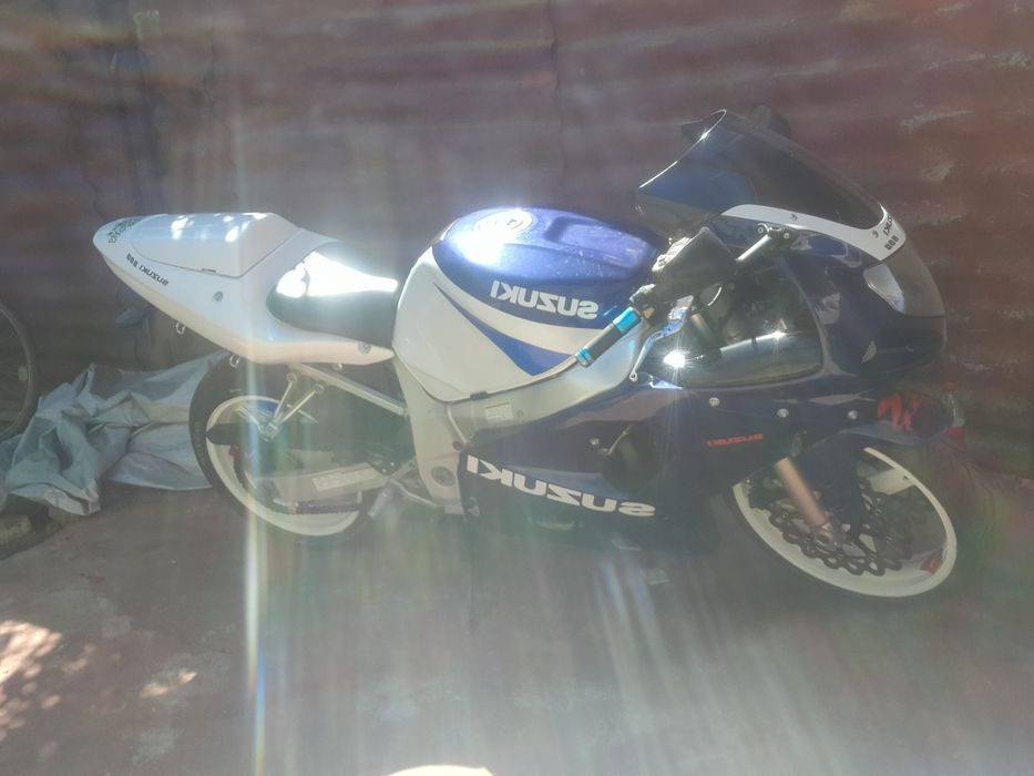 Suzuki gsxr600 k1
