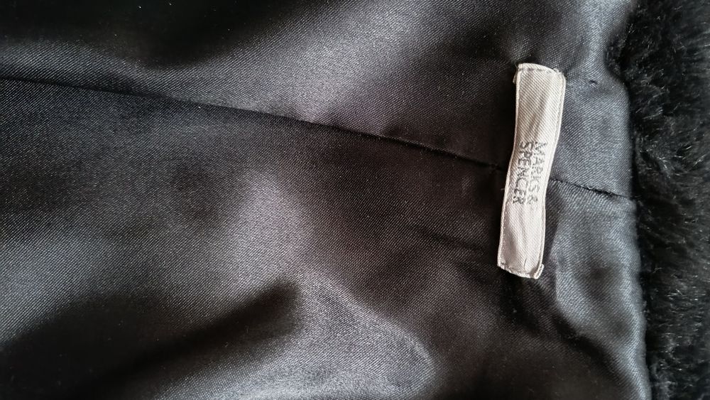 Geacă imitație blană, în stare foarte bună. Blana se comportă foarte b