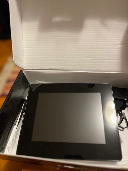 Vând Rama foto digitală Serioux SmartArt 700 LED Nouă