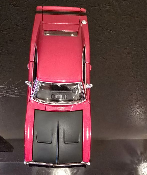 Продаётся колекционный  Dodge Charger