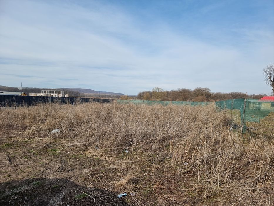 Vând teren  intravilan