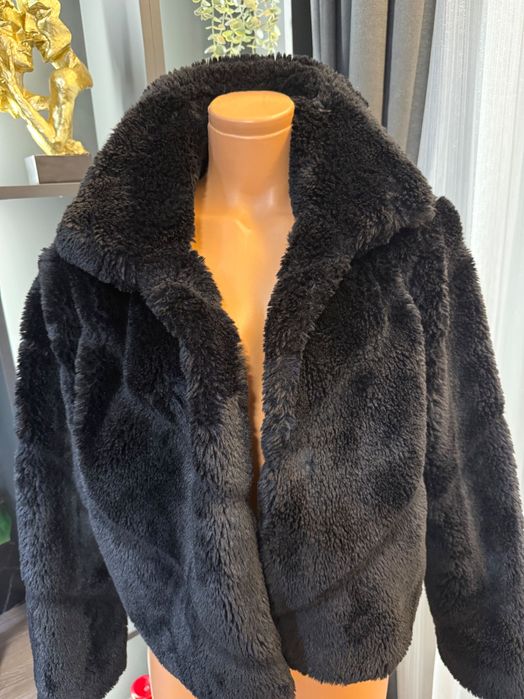 Черно пухено яке