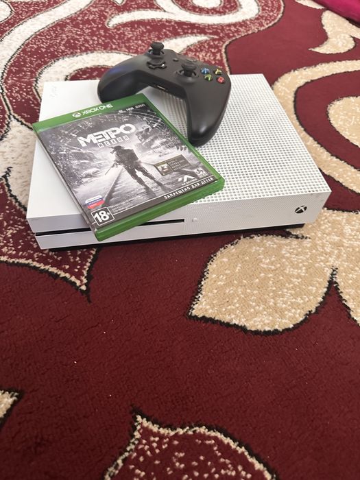 Продам Xbox one s на 1tb в хорошем состоянии