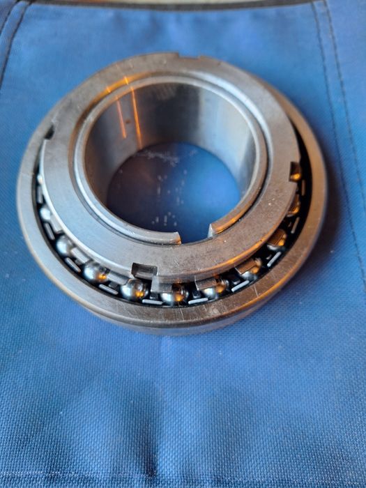 Прдам подшипник 1215к