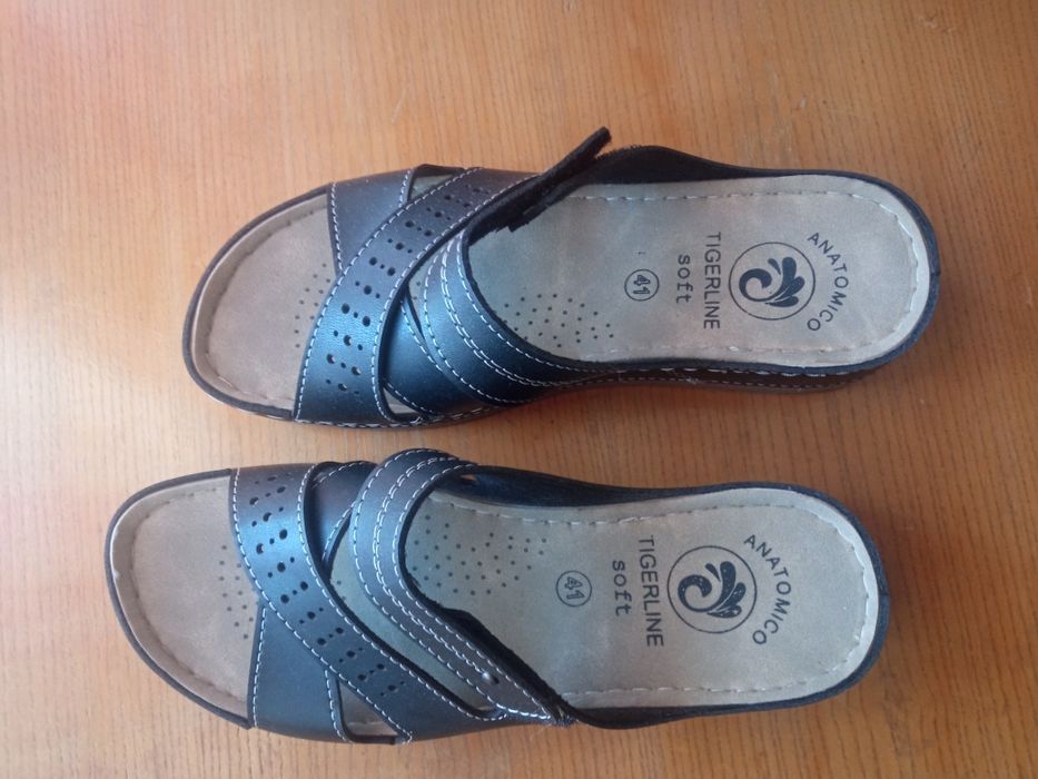 Продавам летни обувки - сандали и чехли 41 номер