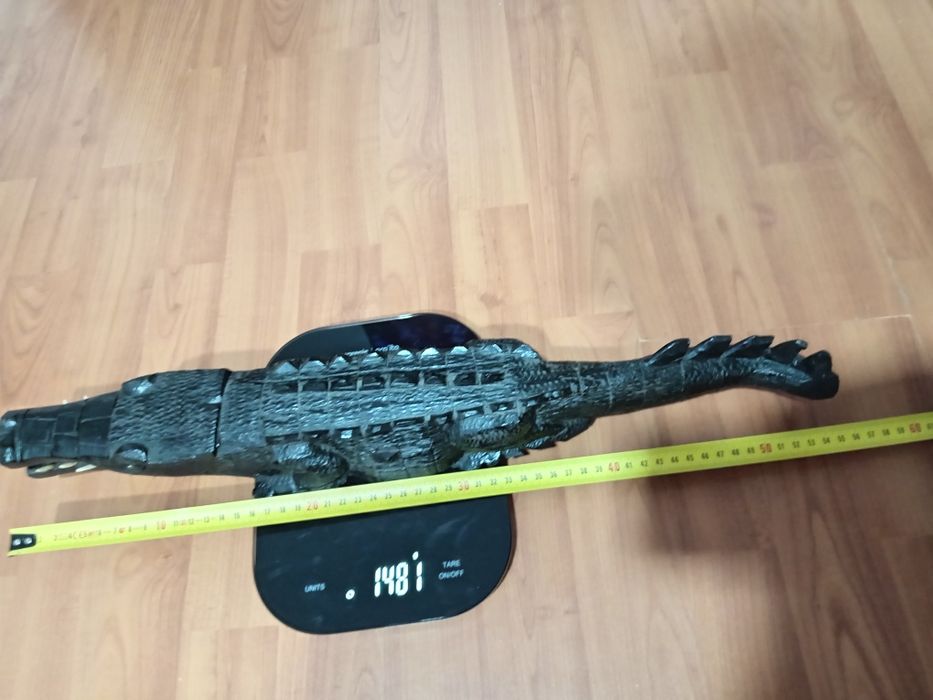 Sculptatura crocodil fildes