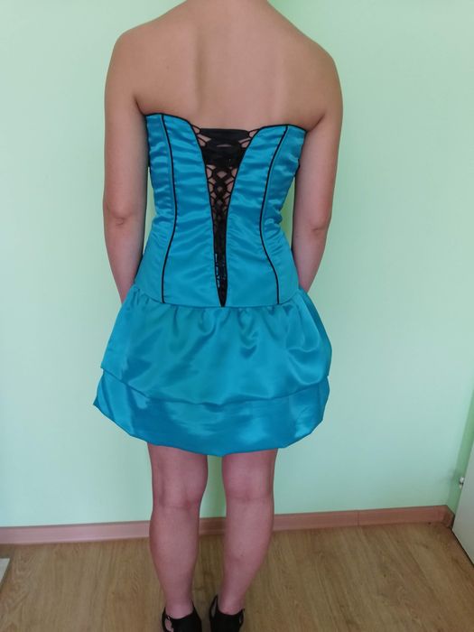 Къса бална рокля