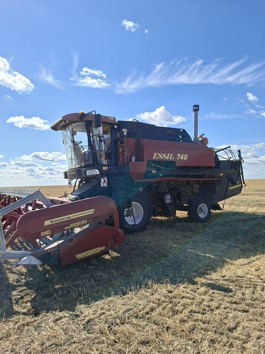 Комбайн Есиль 740