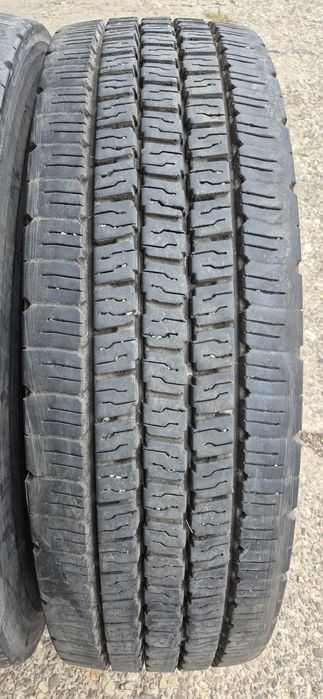 8 anvelope M+S Bridgestone 295/80/22,5.Pretul este pe bucata