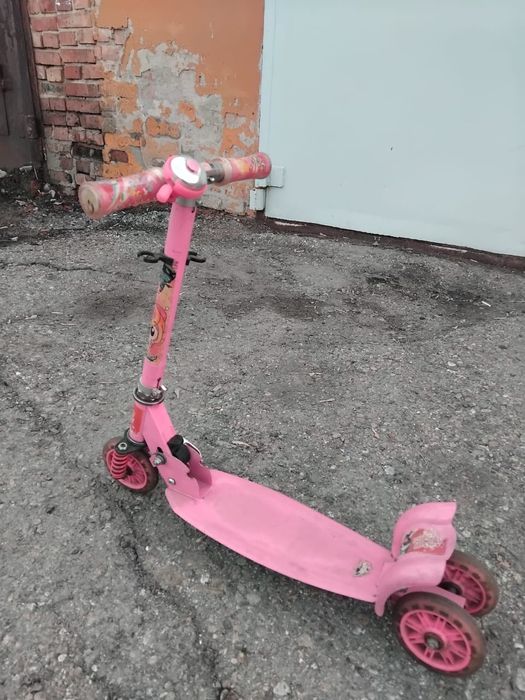 Продам самокат в хорошем состоянии.