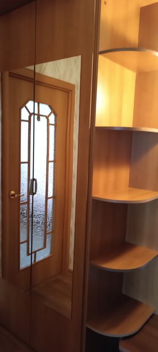 Шкаф зеркальный в прихожую