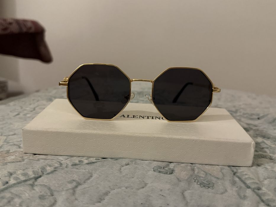 Солнцезащитные очки VALENTINO