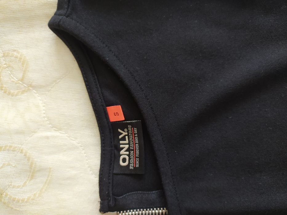 Елегантна черна рокля