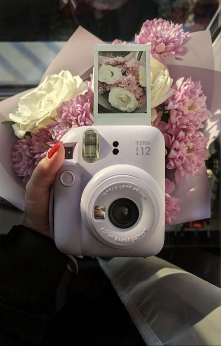 Почти новый Instax mini 12