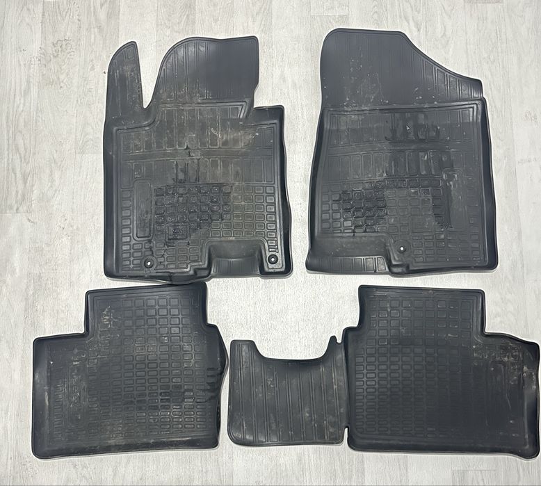 Продам Коврики на Kia Ceed 2015