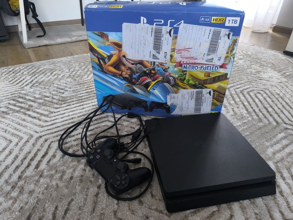 Vând PS4 Slim 1TB