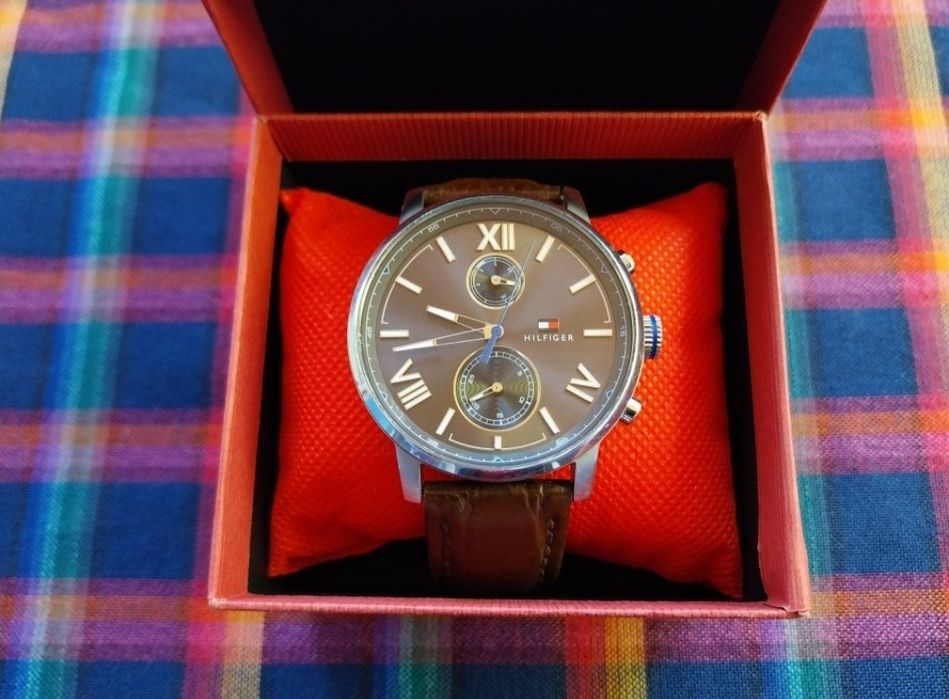 Ceas Tommy Hilfiger.
