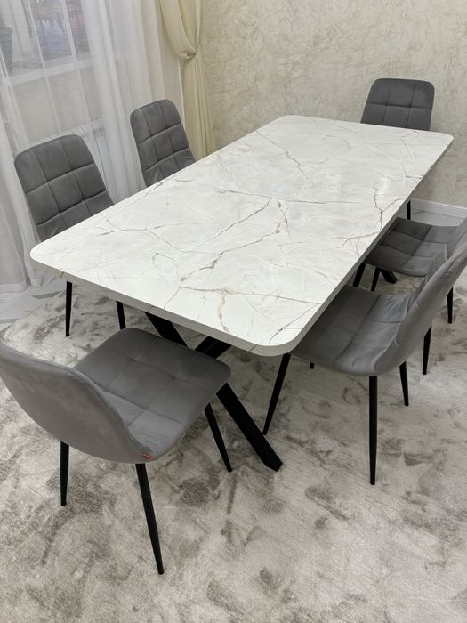 Продается Кухонный стол и стулья