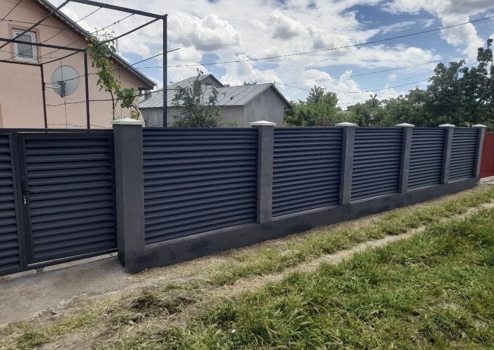 Executăm garduri la comandă clientului