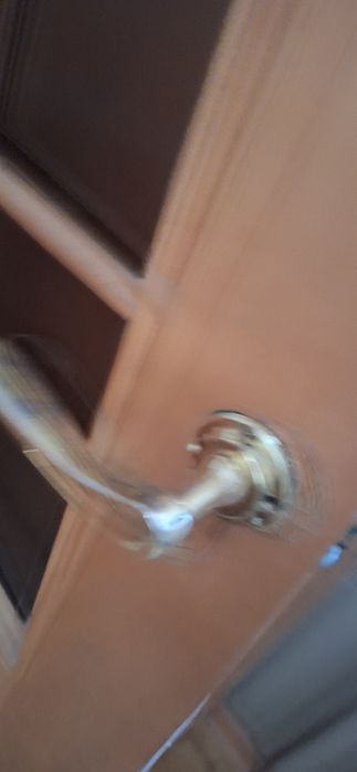 Продам дверь деревянную