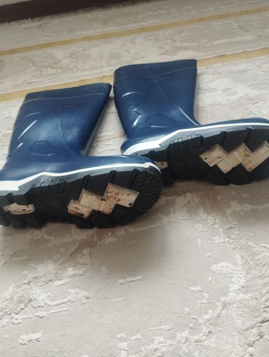 Резиновые сапоги мужские продам