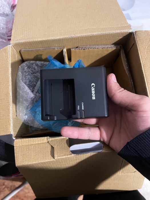 Фотоаппарат Canon EOS2000D