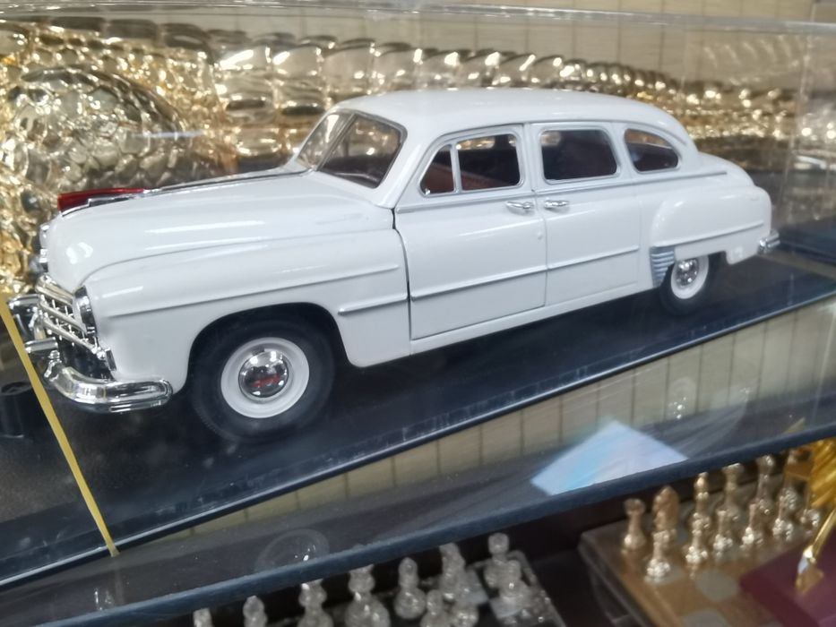 Модель автомобиля Газ 21 Волга. Газ 12 ЗимМасштаб 1:24