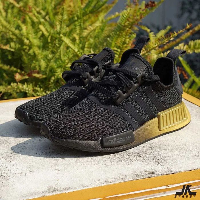 Дамски маратонки   ADIDAS NMD_R1   Оригинални    EU 40 2/3